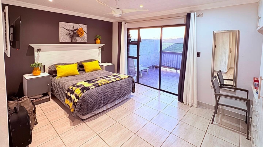 5 Bedroom Property for Sale in Reebok Western Cape